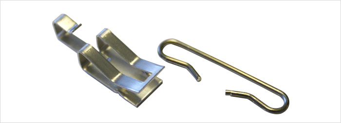 Roof gutter de-icing cable clamp